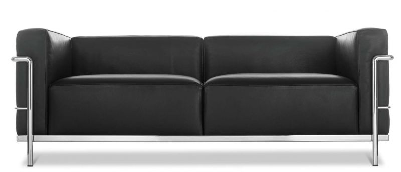 Schwarzes Cassina Sofa, Zweisitzer "Grand Confort", Leder mit verchromtem Stahlrohrgestell. Designklassiker.